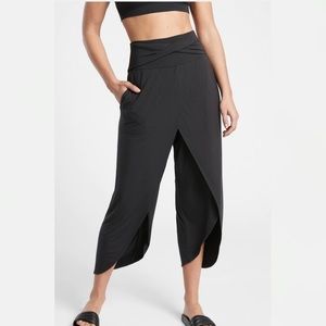 Athleta Release Pant Women’s Size Small Wide Leg Cropped Jogger Black/Gray
